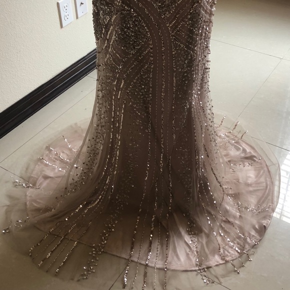 Beautiful Dress π π - Picture 3 of 8